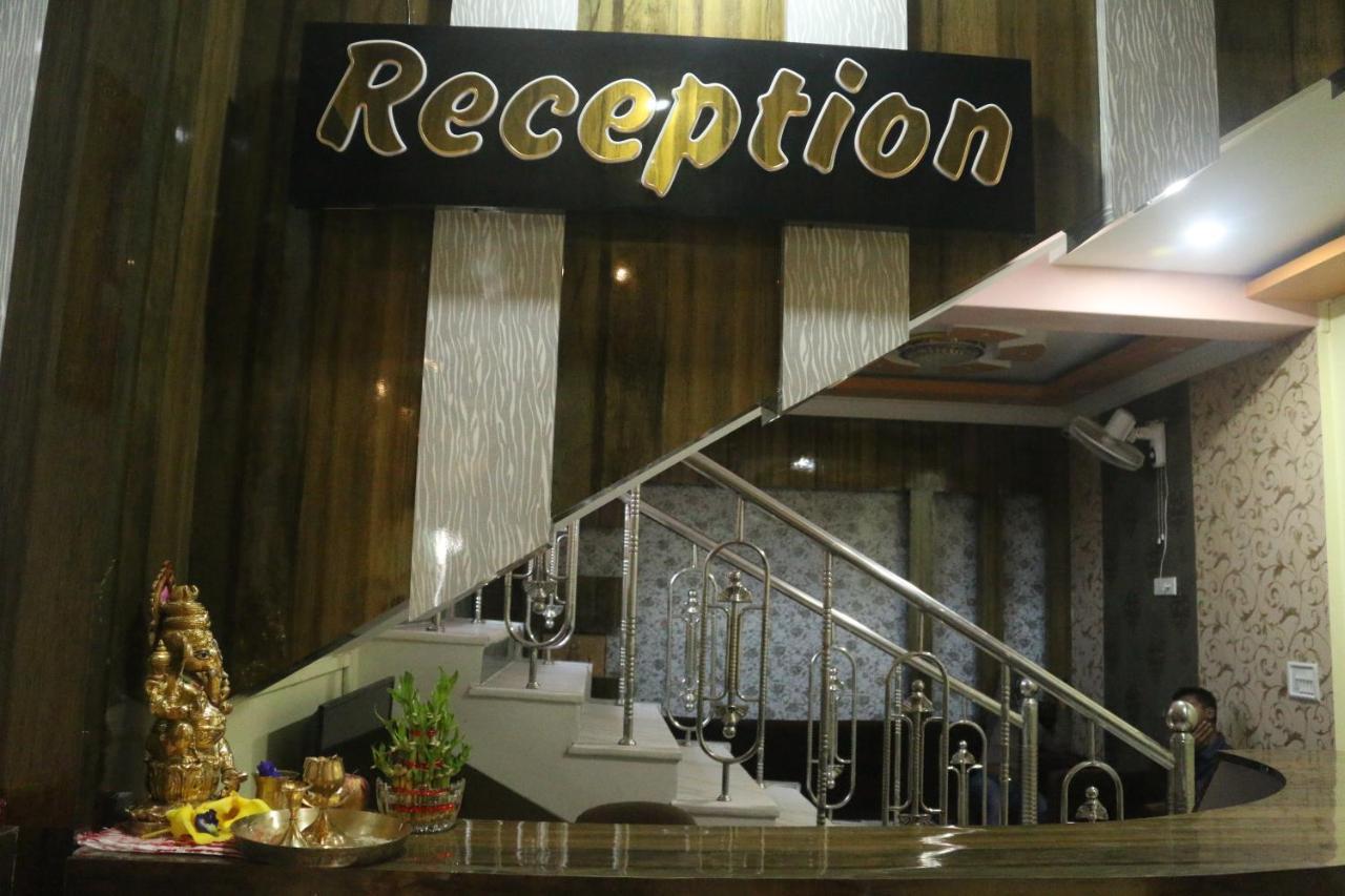 Hotel Himalaya Агартала Екстериор снимка
