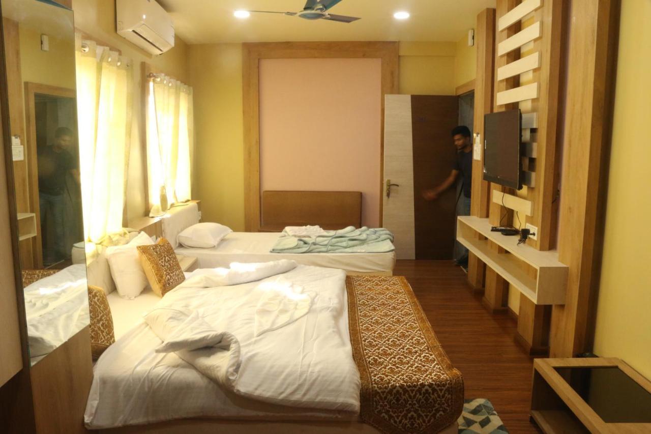 Hotel Himalaya Агартала Екстериор снимка