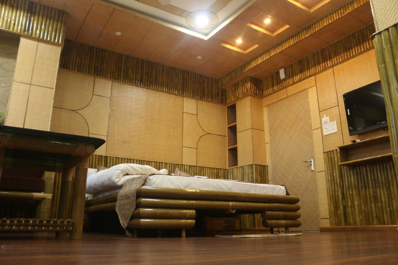 Hotel Himalaya Агартала Екстериор снимка