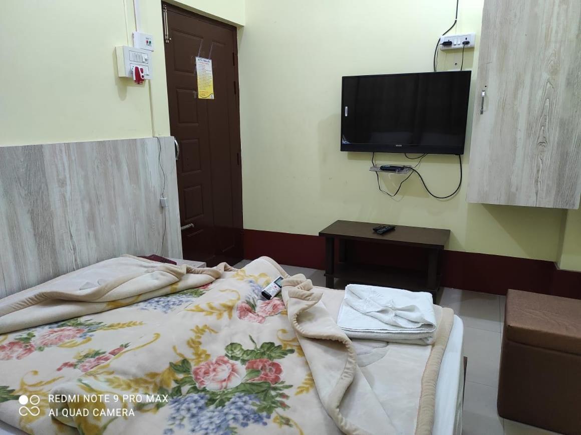 Hotel Himalaya Агартала Екстериор снимка