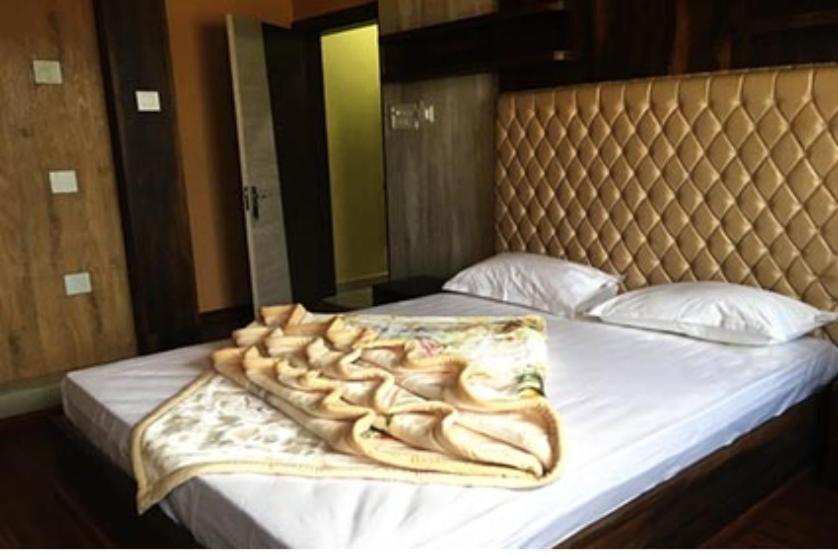 Hotel Himalaya Агартала Екстериор снимка