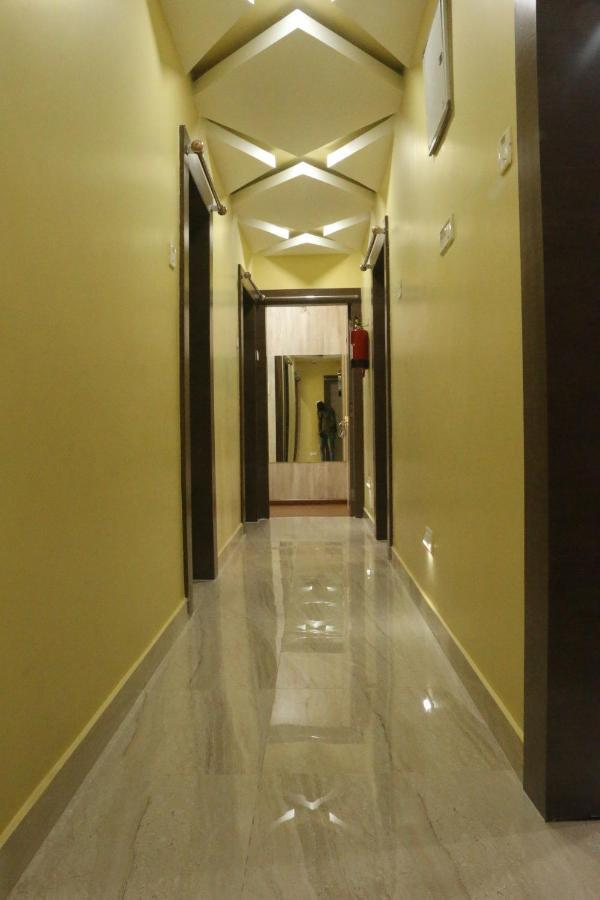 Hotel Himalaya Агартала Екстериор снимка