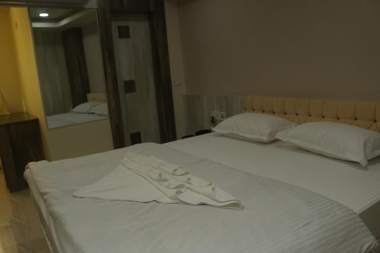Hotel Himalaya Агартала Екстериор снимка