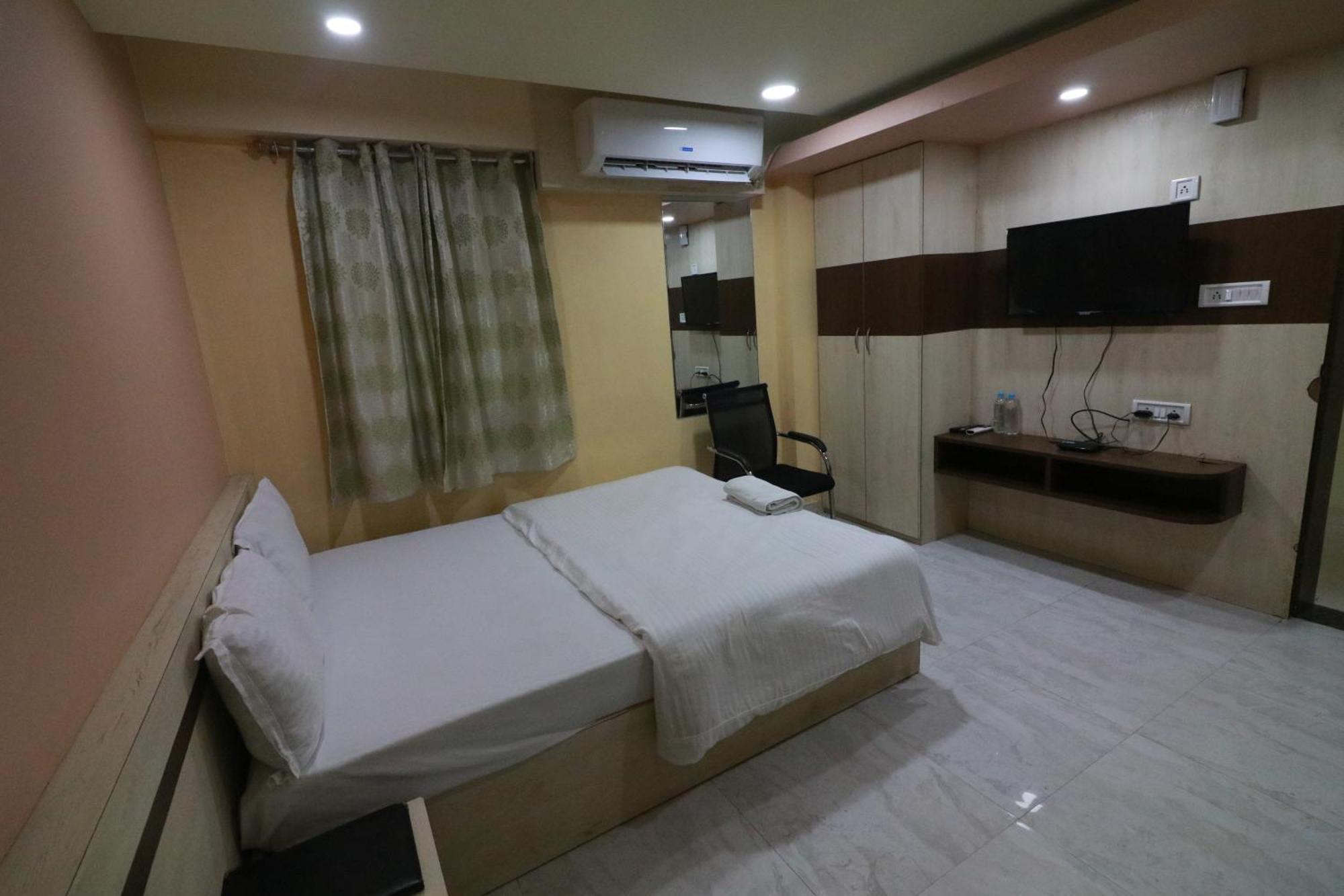 Hotel Himalaya Агартала Екстериор снимка